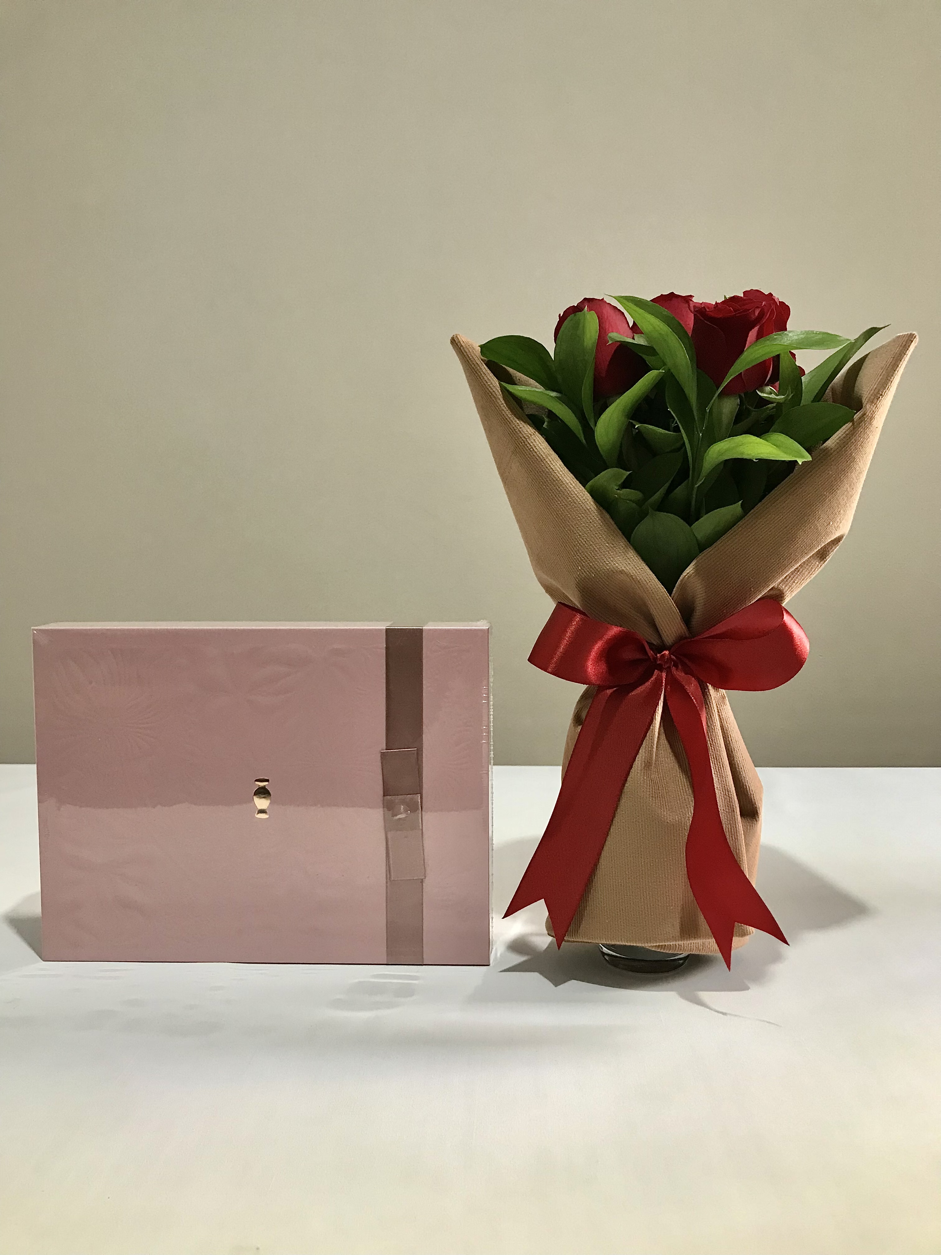Mãe você é Especial-  Buquê de Rosas e OBoticário