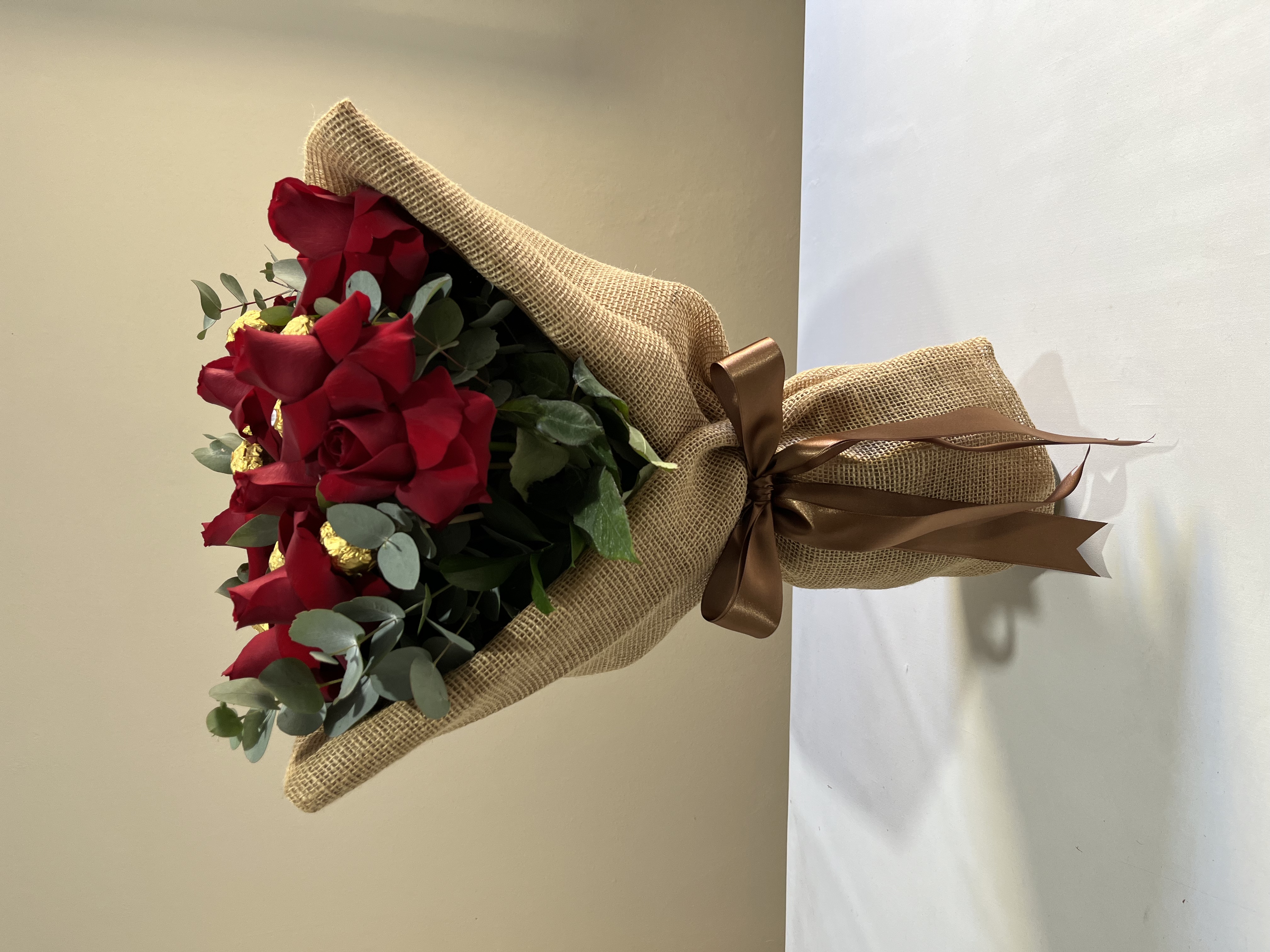 Piemonte - Buquê de Rosas Vermelhas e Ferrero Rocher
